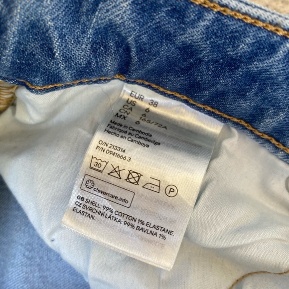 H&M | Light Jeans - Picture 5 of 7